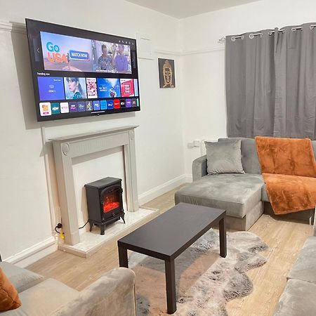 Hometel Digs Hidden Gem Large Comfy Home Can Sleep 15 Braunstone Town エクステリア 写真