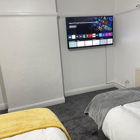 Hometel Digs Hidden Gem Large Comfy Home Can Sleep 15 Braunstone Town エクステリア 写真