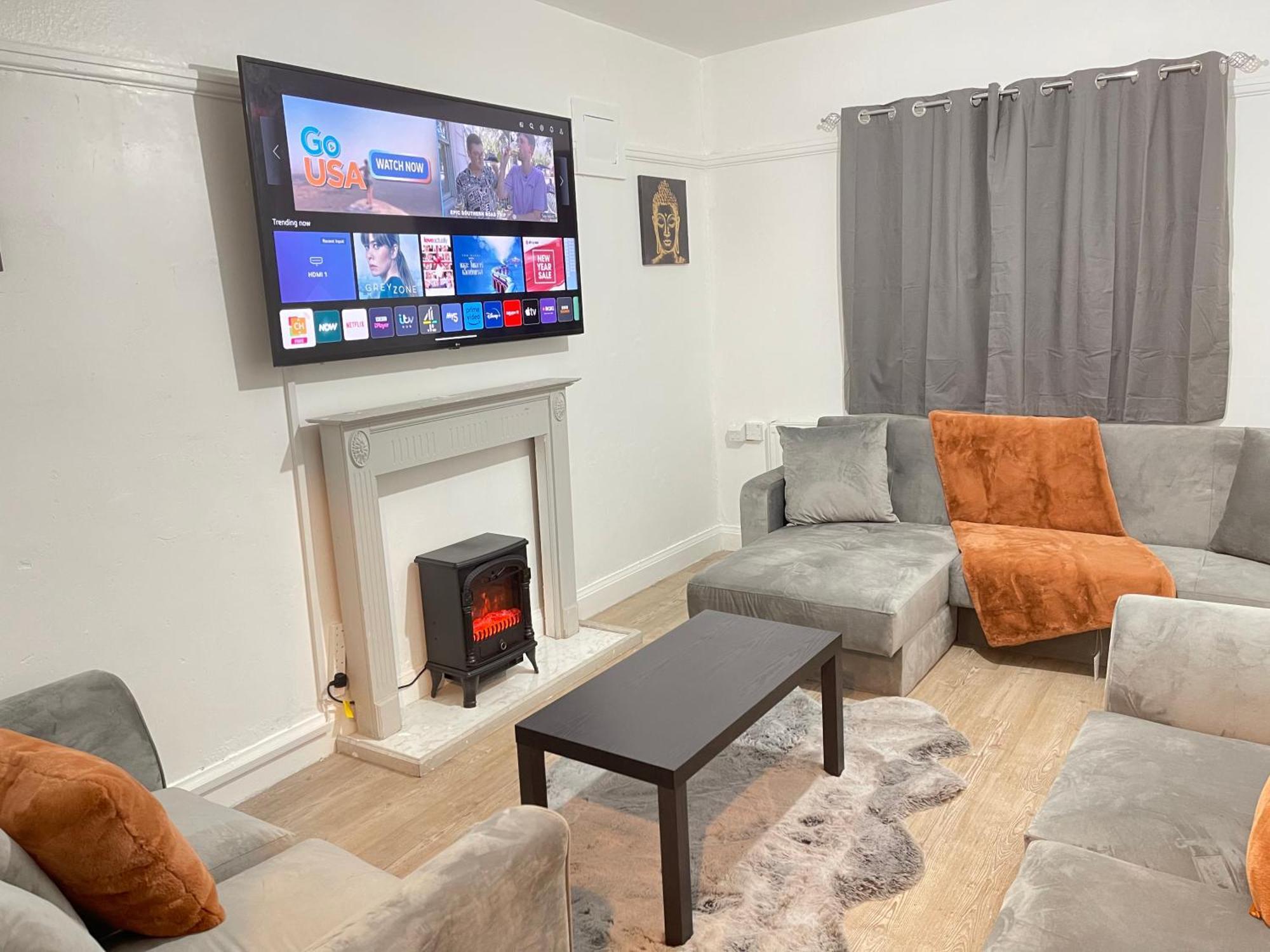 Hometel Digs Hidden Gem Large Comfy Home Can Sleep 15 Braunstone Town エクステリア 写真