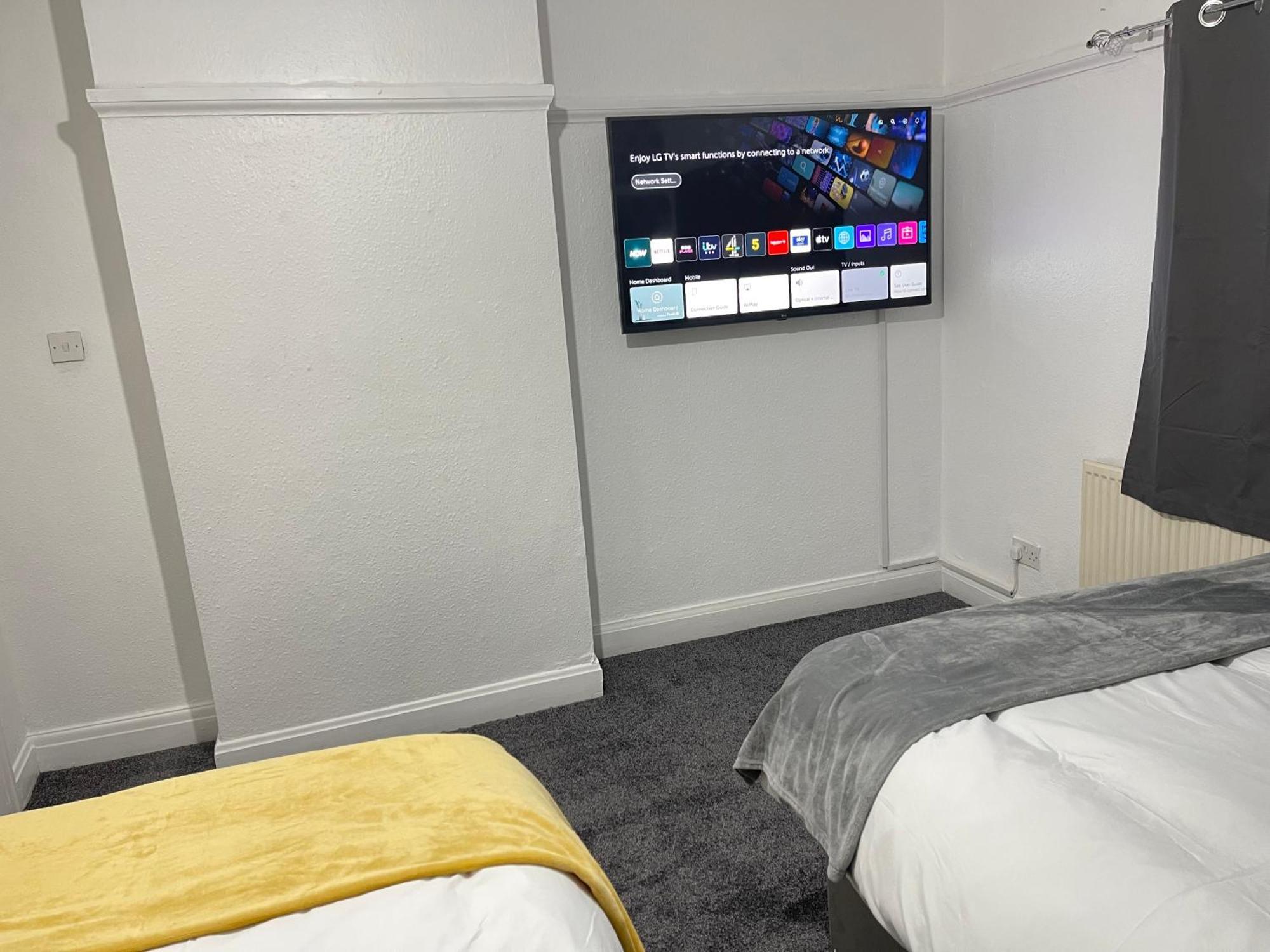 Hometel Digs Hidden Gem Large Comfy Home Can Sleep 15 Braunstone Town エクステリア 写真