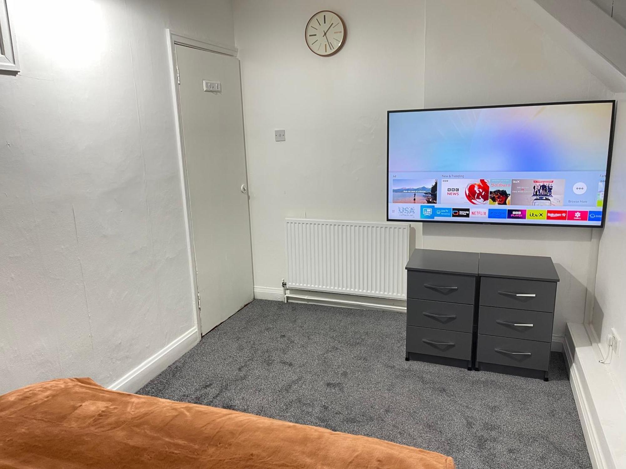 Hometel Digs Hidden Gem Large Comfy Home Can Sleep 15 Braunstone Town エクステリア 写真