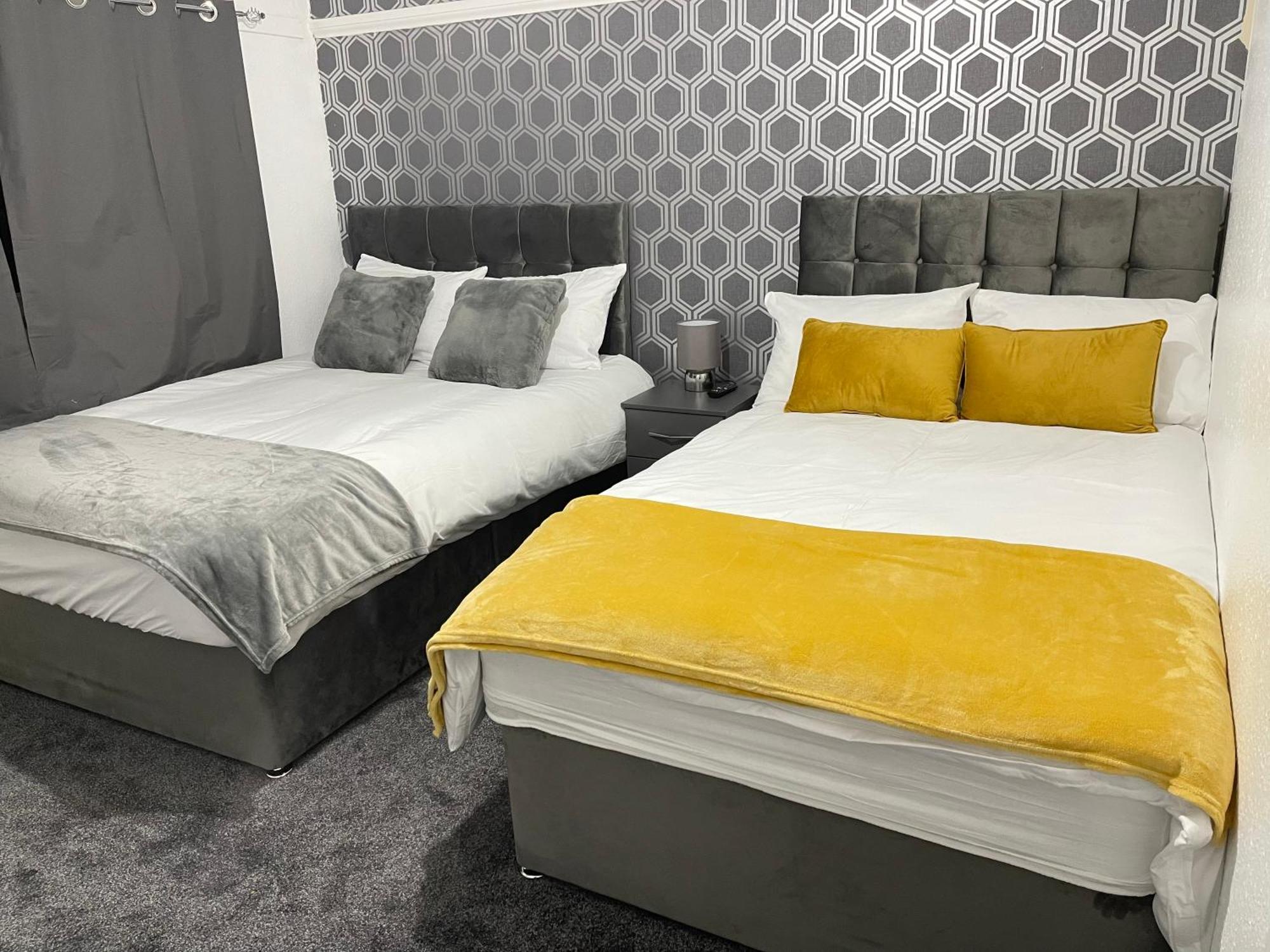 Hometel Digs Hidden Gem Large Comfy Home Can Sleep 15 Braunstone Town エクステリア 写真